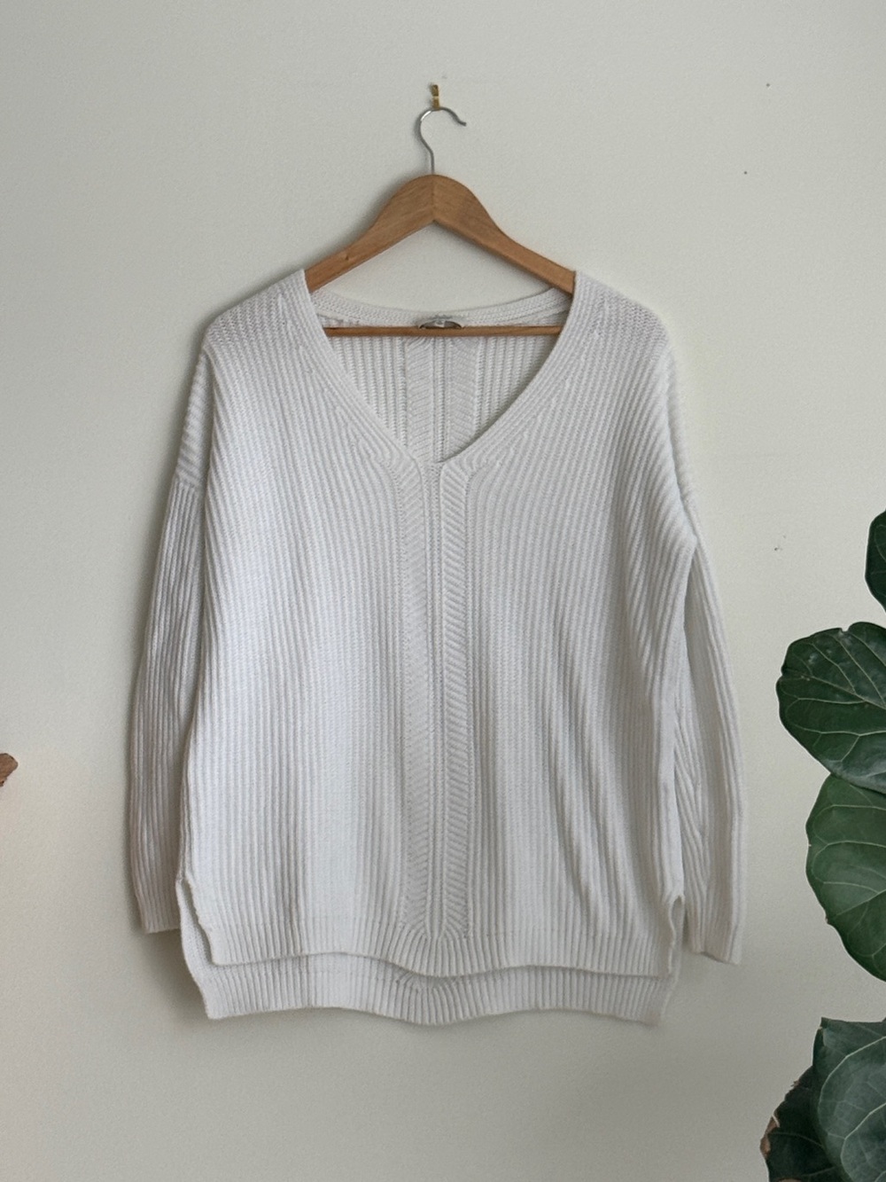 Aritzia Babaton 100% Cotton Ribbed V-Neck Sweater, White